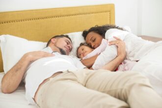 Peaceful sleep environment – a couple sleeping soundly in a cozy bed, representing the concept of sleep optimization and relaxation.